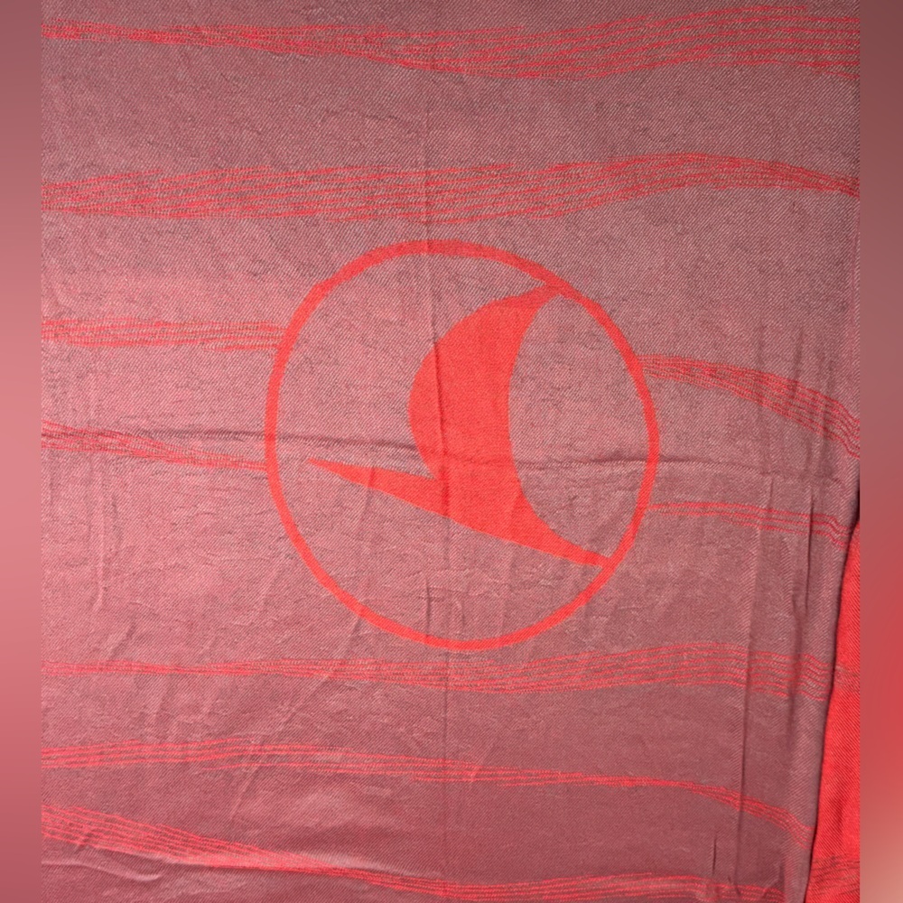 Gold Awin Tomorrow on Board Turkish Airline Passenger Travel Lightweight Blanket - Picture 5 of 12